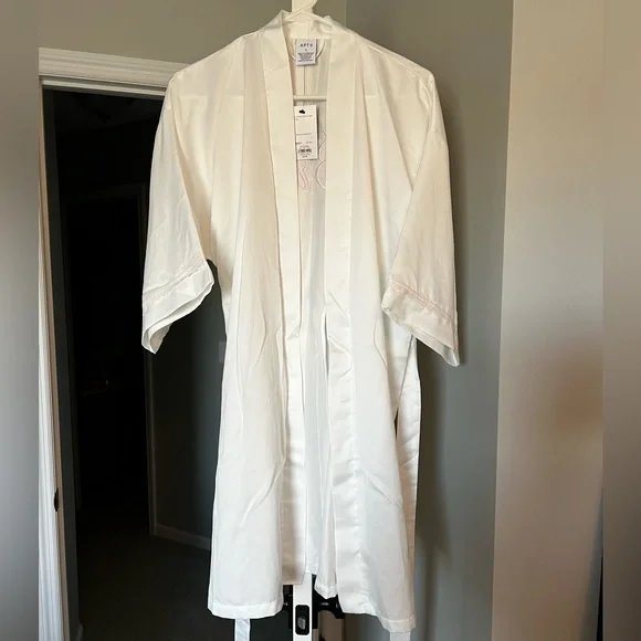 Bride Robe - Picture 2 of 3